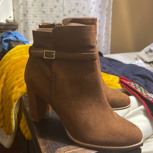 Perfect Booties - Picture 2 of 4